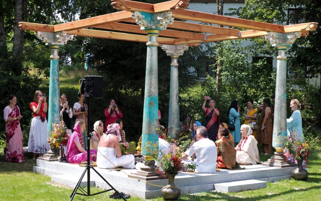 Neue Schritte auf dem Weg – Einweihungen beim European Retreat von HH Bhakti Vijnana Goswami